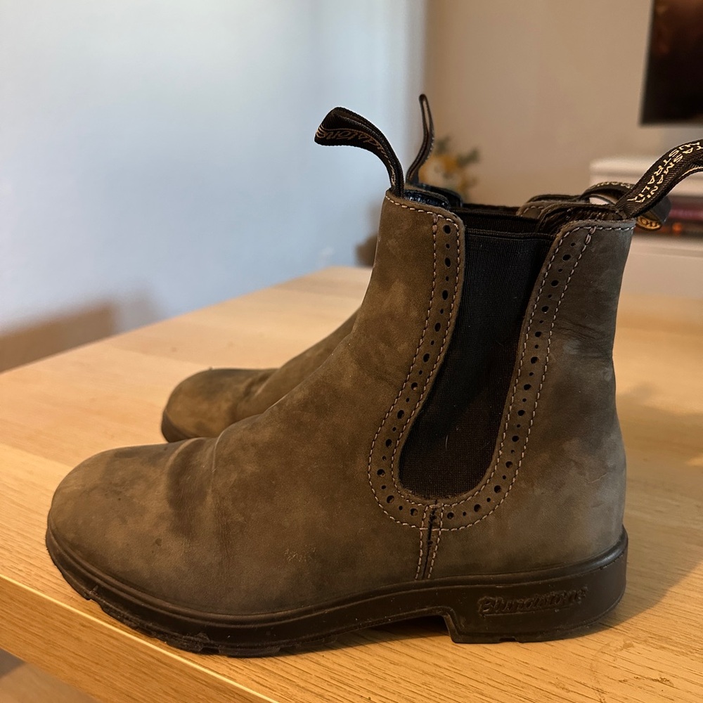 1630 Blundstone 
HIGH TOP BOOTS - RUSTIC BLACK. 8.5